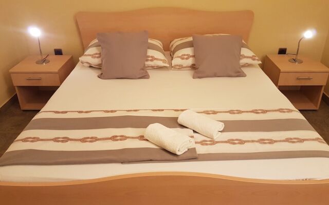 Apartments and Rooms Slavica