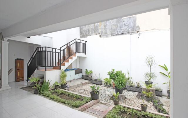 RedDoorz near Terminal Tirtonadi