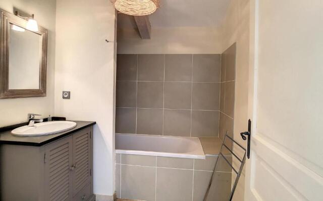 **Lovely Apartment In The Castle Of La Redorte**