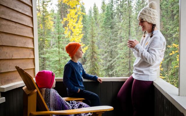 Johnston Canyon Lodge and Bungalows