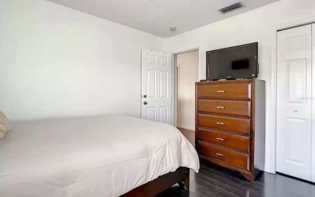 Windwood Villa 4 Bedroom Home by RedAwning