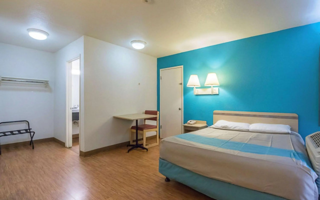 Motel 6 Rochester, MN