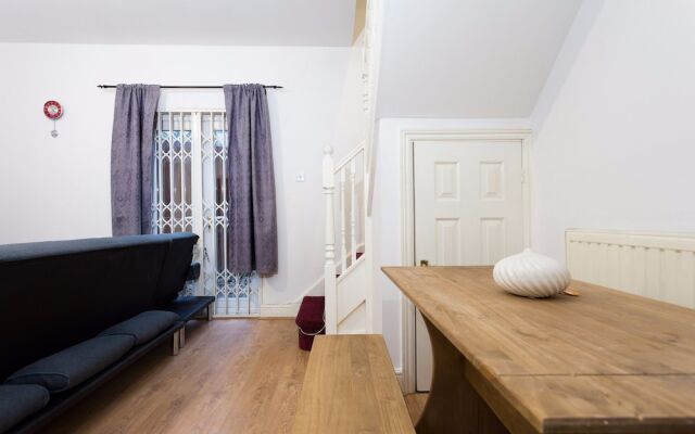 3 Bedroom House in Lewisham Sleeps 7