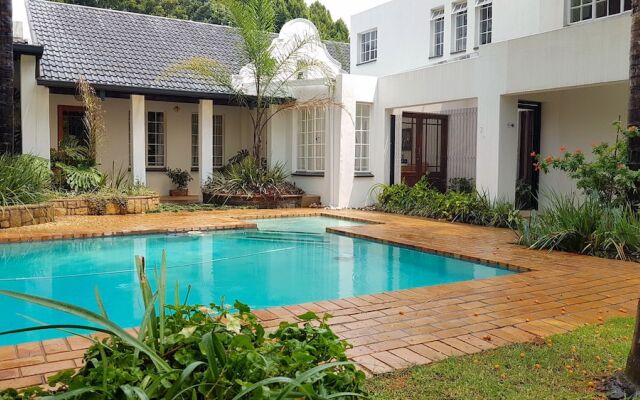Six Valk Avenue Guest House
