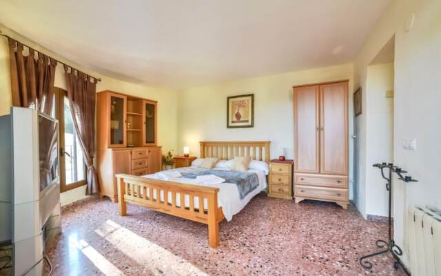 Villa - 4 Bedrooms with Sea views - 104991