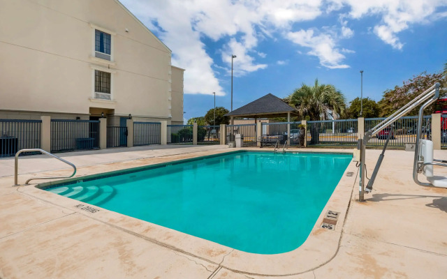 Comfort Suites Port Allen - Baton Rouge