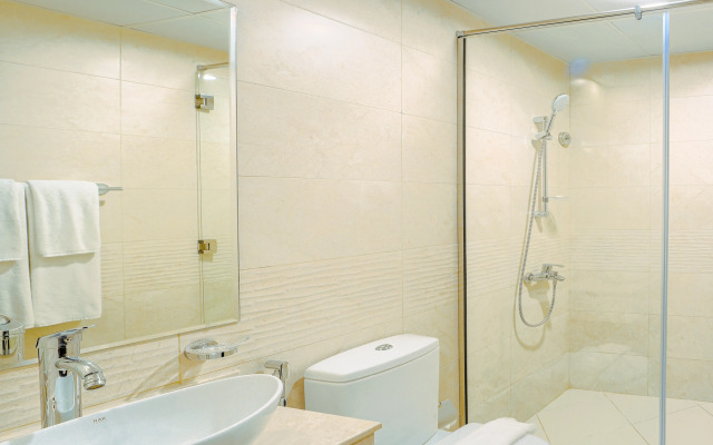 Royal Regency Suites Dubai Marina Hotel