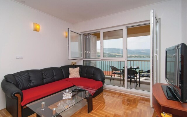 Two-Bedroom Apartment Misevac with Sea View 07