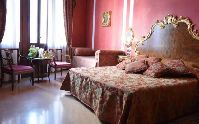Boutique Apartment San Moise