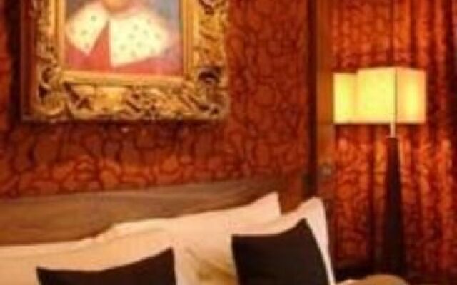 Kings At The Queen Hotel