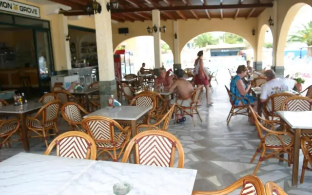 Lemon Grove Hotel and Studios