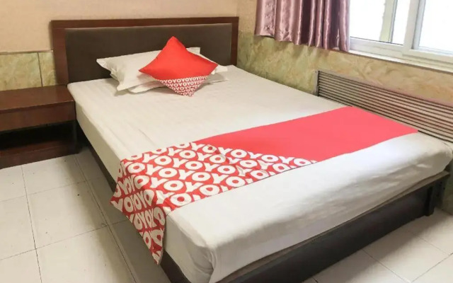 Huifeng Hotel (Lanzhou Zhengning Road Night Market)