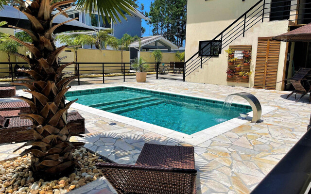 Casa Privativa com Piscina na Ferrugem
