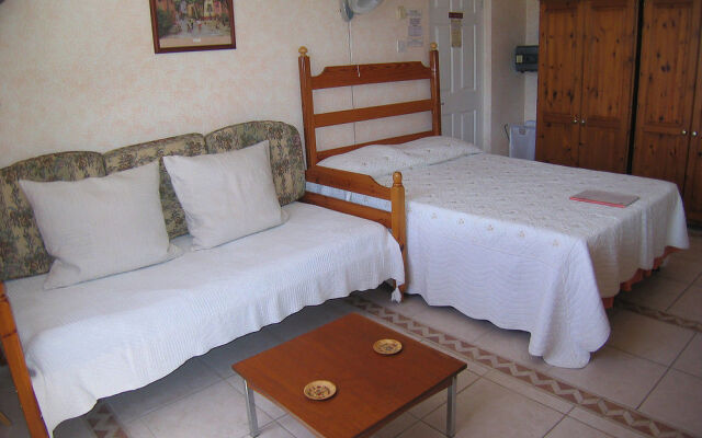 Palm Paradise Guest House and 2 Apartments