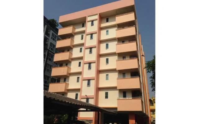 Yaowamal Apartment