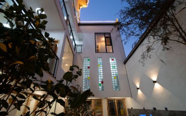 Zhonghan Small Courtyard