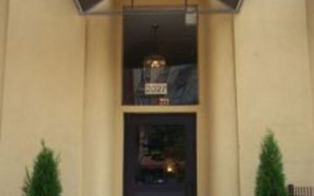 Apollo Inn