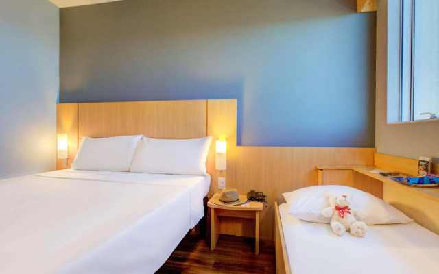 ibis Vitoria Praia de Camburi