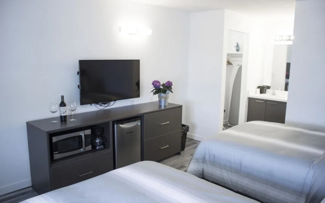 Bowmanville Marina Inn & Suites