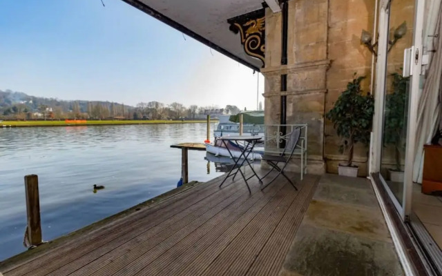 Water s Edge - From 300 Per Night