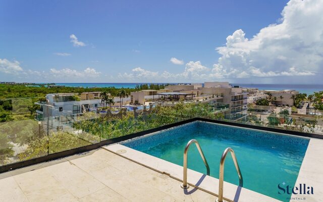 Grand Oceanview Condo with Rooftop Pools