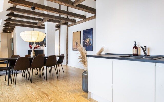 Town Hall Penthouse by Daniel&Jacob’s