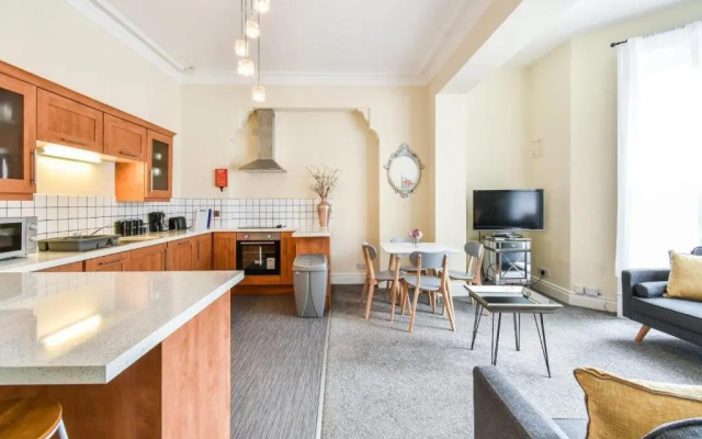 Holgate Manor Apartment