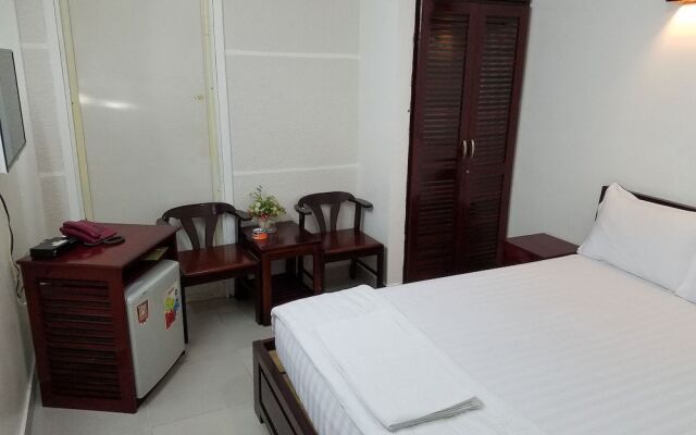 AHA Dinh Dinh Hotel