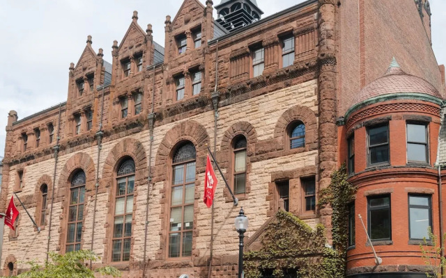 Oakwood At 234 Newbury