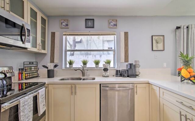 Lovely Lauderhill Retreat < 12 Mi to Beach!