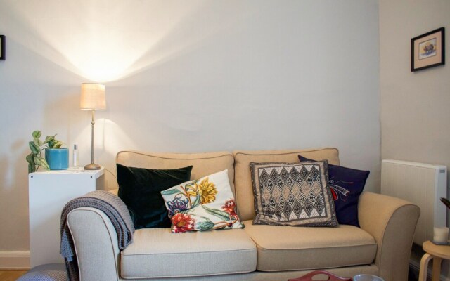 Bright and Cosy Home Near Haymarket