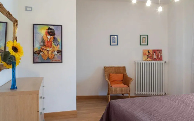 Elegant Holiday Home in Lazise with Swimming Pool near Lake