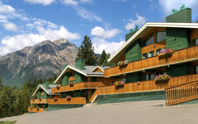 Pyramid Lake Lodge