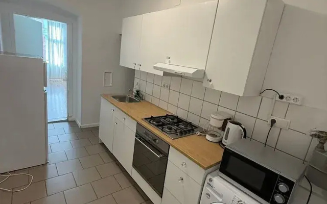 Modern 2BR Apt Steps from Westbahnhof