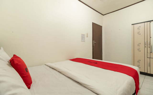 RedDoorz near Pondok Indah Water Park