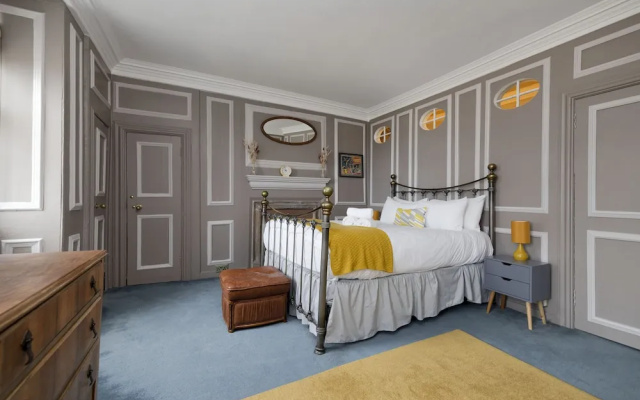 JOIVY Eclectic & Design Led 3Br Apt Near Edinburgh Castle
