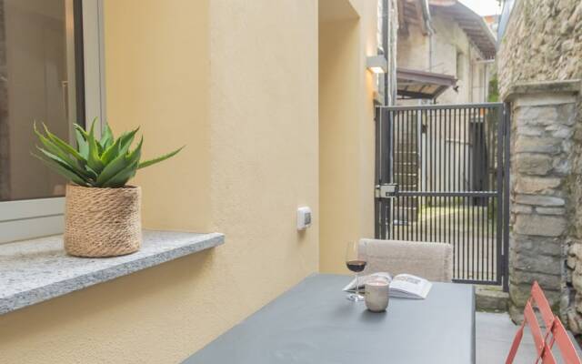 Rebecca Suite Nearby Urio s Castle