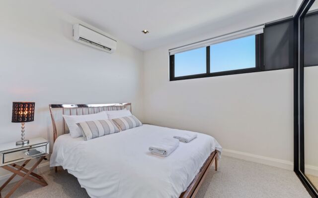 HomeHotel High-End 3 Bedroom Terrace with Parking