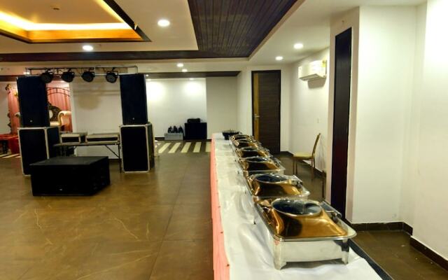 Oyo 11367 Hotel Yellow