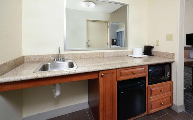 Hampton Inn & Suites Clinton - I-26