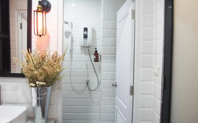 Lamurr Sukhumvit 41 - Hostel