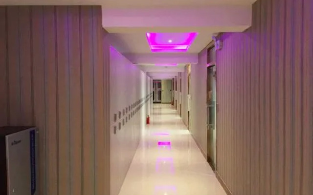 Zhumengzhe Capsule Hotel (Kunming Railway Station)