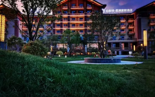Narada Hotel Weichang