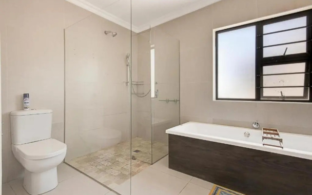 Spacious 4 bedroom hideout sanctuary with pool