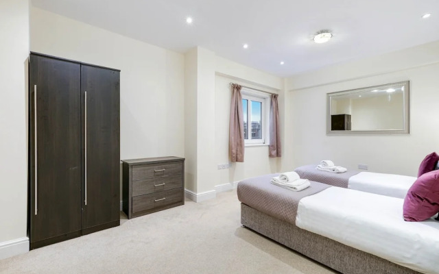 Luxury 3 Bedroom Apartment with Parking