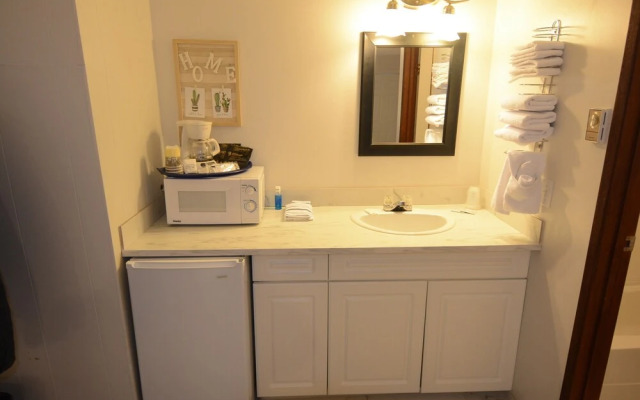 Christina Lake Motel and RV Park