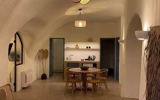 Acave Santorini Suites