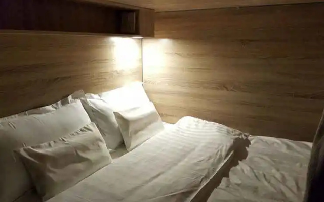 To Bed Poshtel