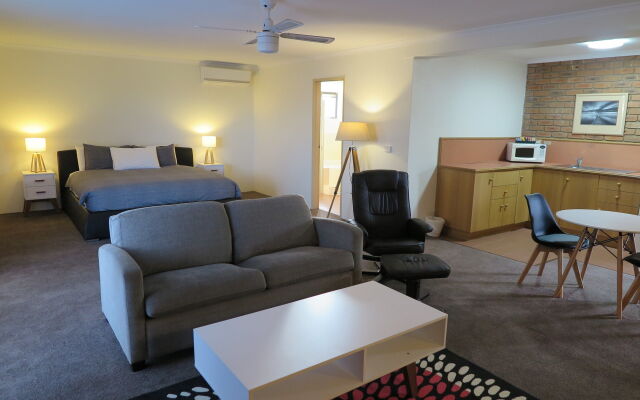 Summerhill Motor Inn