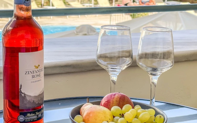 Melina Beach Hotel